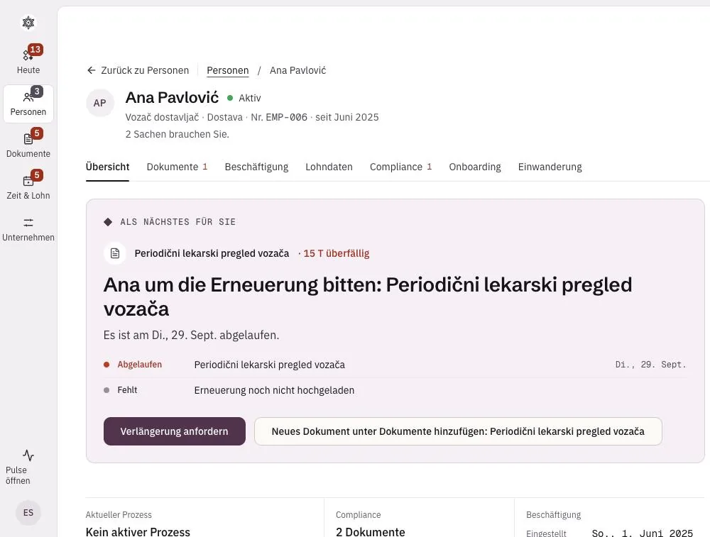 Eine Personalakte in Office, die zur Erneuerung eines abgelaufenen Dokuments auffordert
